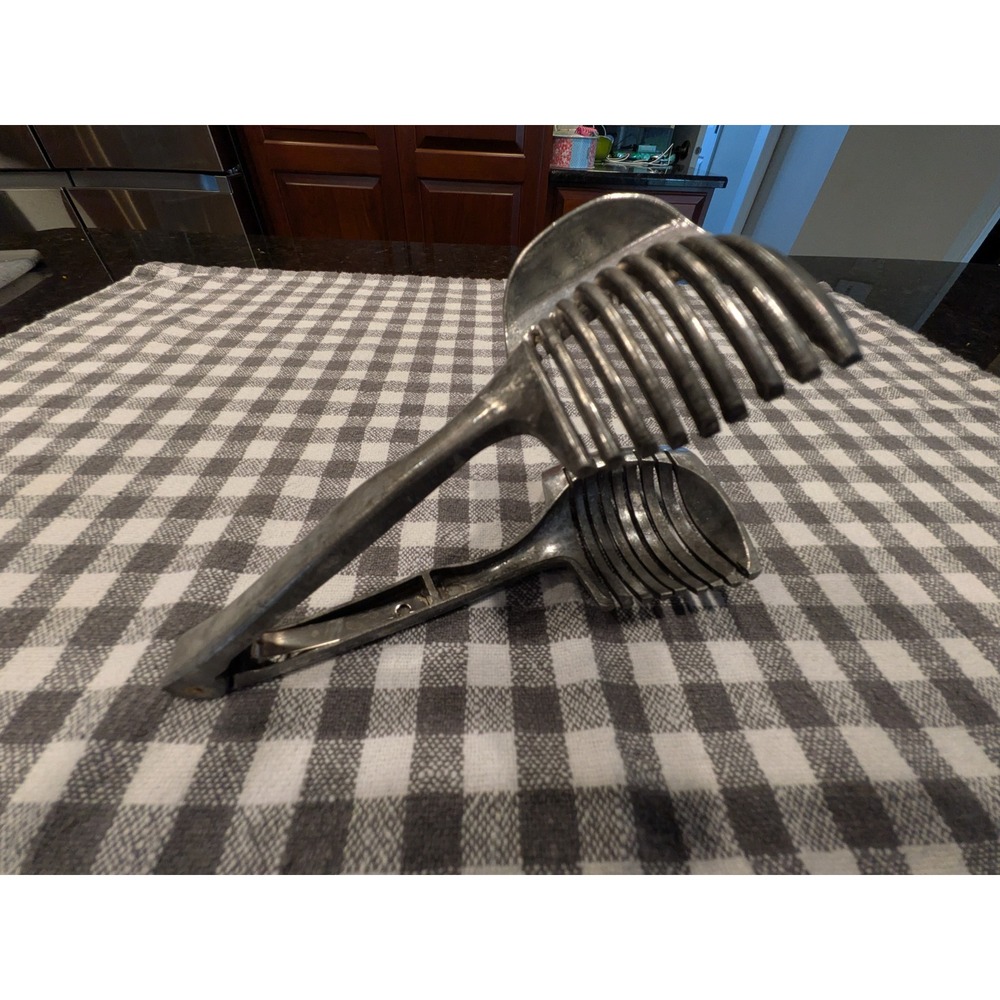 Vintage Cast Aluminum Tomato Slicer Tongs Handheld Vegetable Fruit Slicing Guide